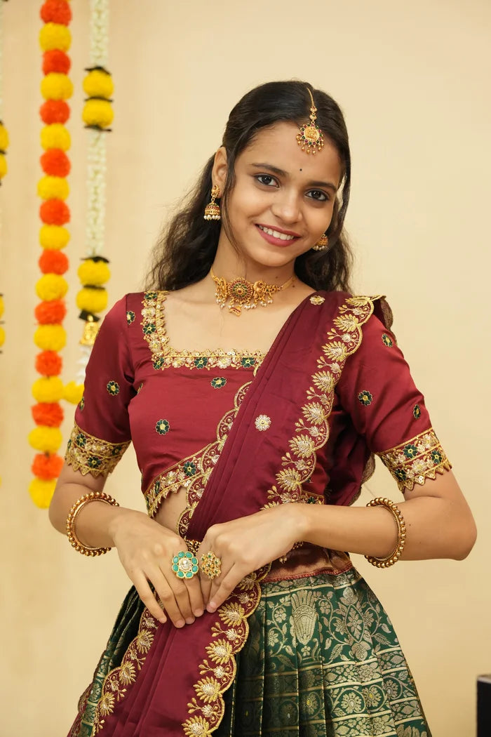 దక్షిణ భారత పండుగ సాంప్రదాయ హాఫ్ చీర (ఛవి)