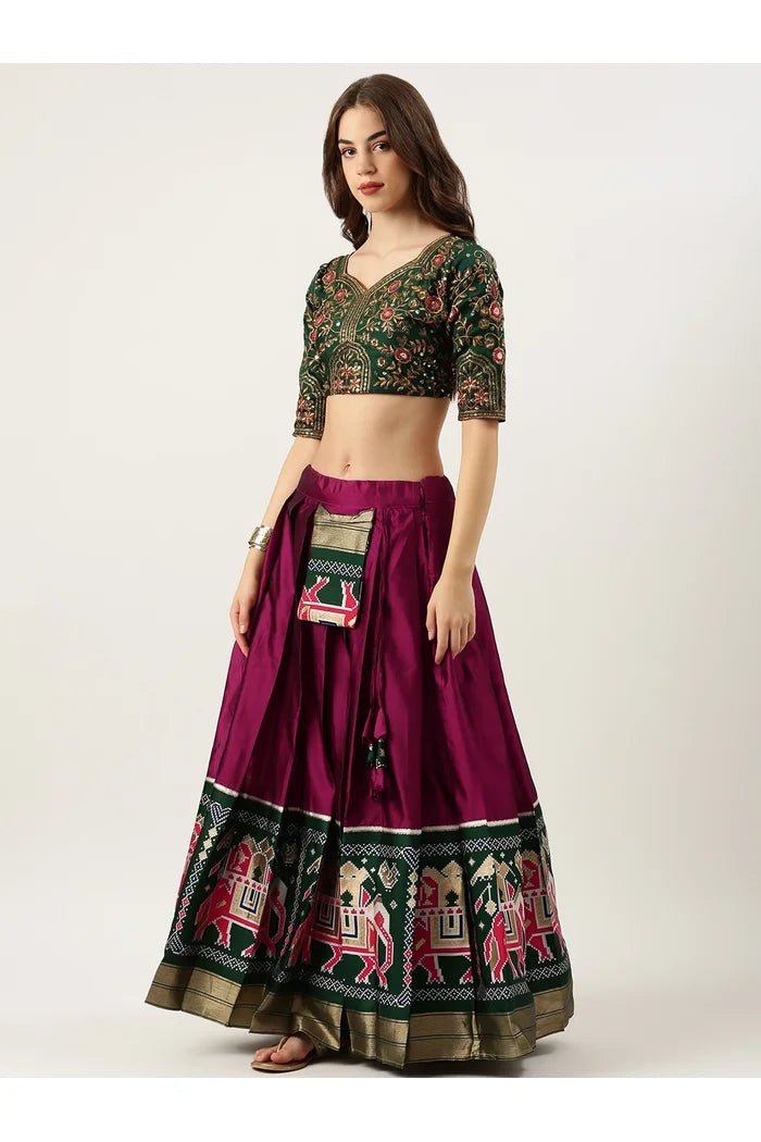 దక్షిణ భారత పండుగ సాంప్రదాయ హాఫ్ చీర (ప్రేక్షు)