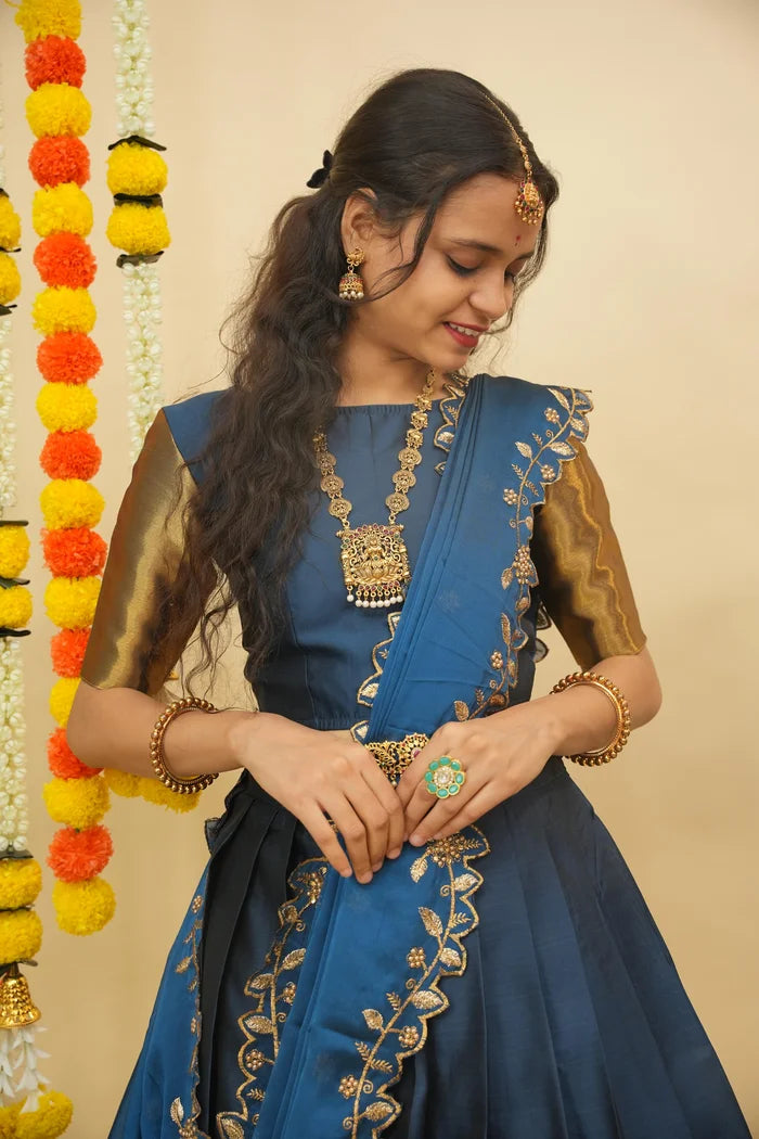 దక్షిణ భారత పండుగ సాంప్రదాయ హాఫ్ చీర (ఛవి)