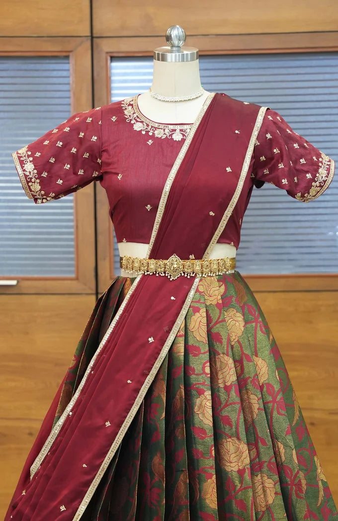 దక్షిణ భారత పండుగ సాంప్రదాయ హాఫ్ చీర (ఛవి)