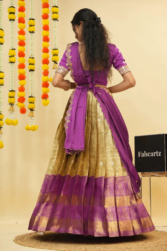 దక్షిణ భారత పండుగ సాంప్రదాయ హాఫ్ చీర (ఛవి)
