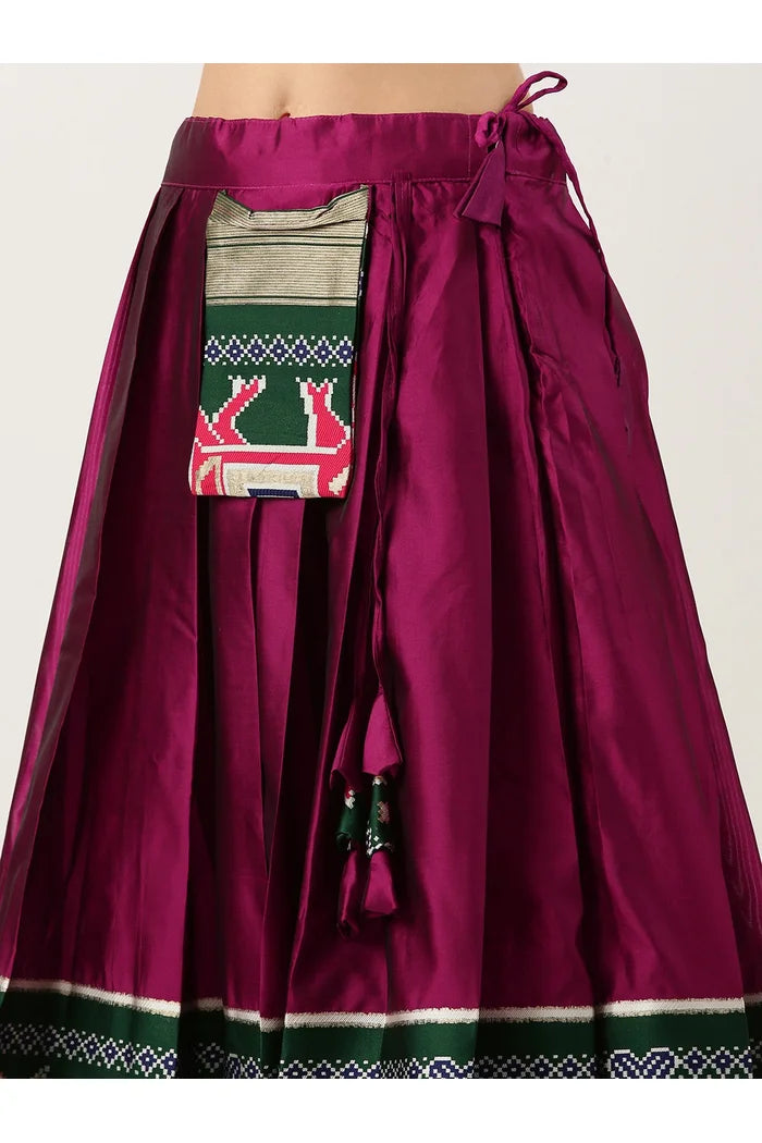 దక్షిణ భారత పండుగ సాంప్రదాయ హాఫ్ చీర (ప్రేక్షు)