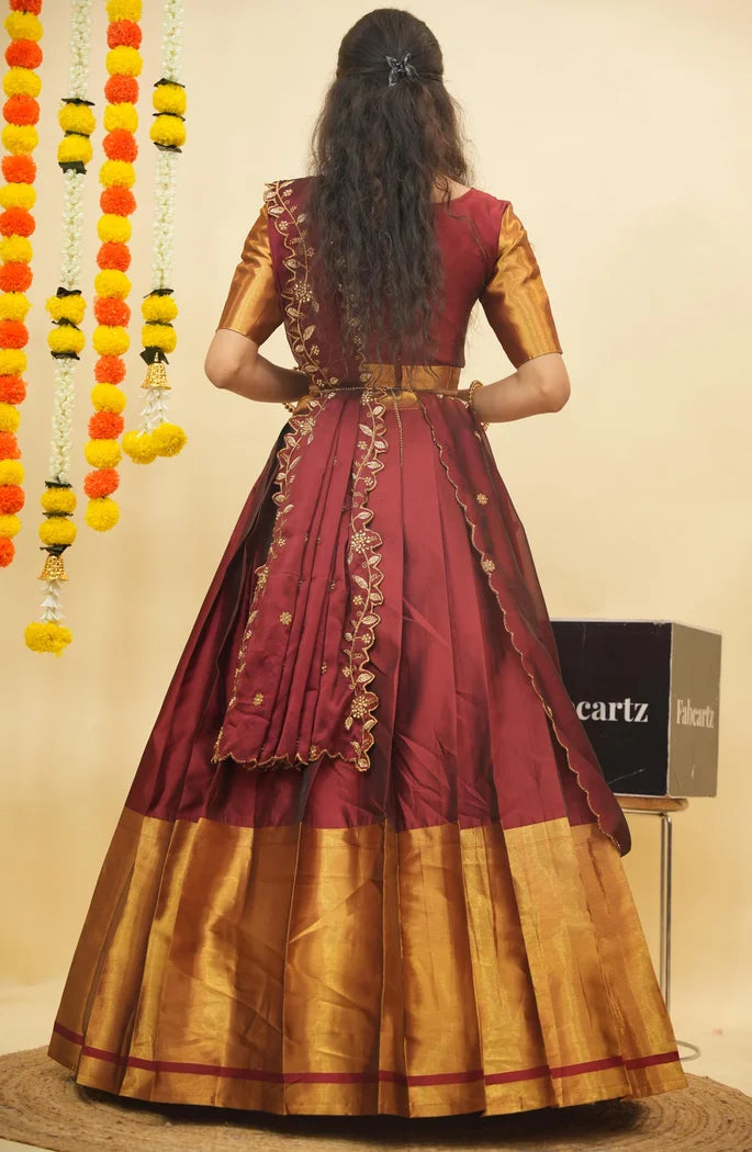 దక్షిణ భారత పండుగ సాంప్రదాయ హాఫ్ చీర (ఛవి)