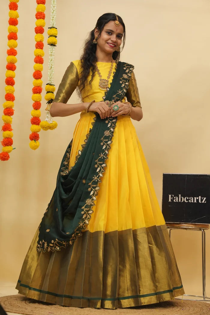 దక్షిణ భారత పండుగ సాంప్రదాయ హాఫ్ చీర (ఛవి)