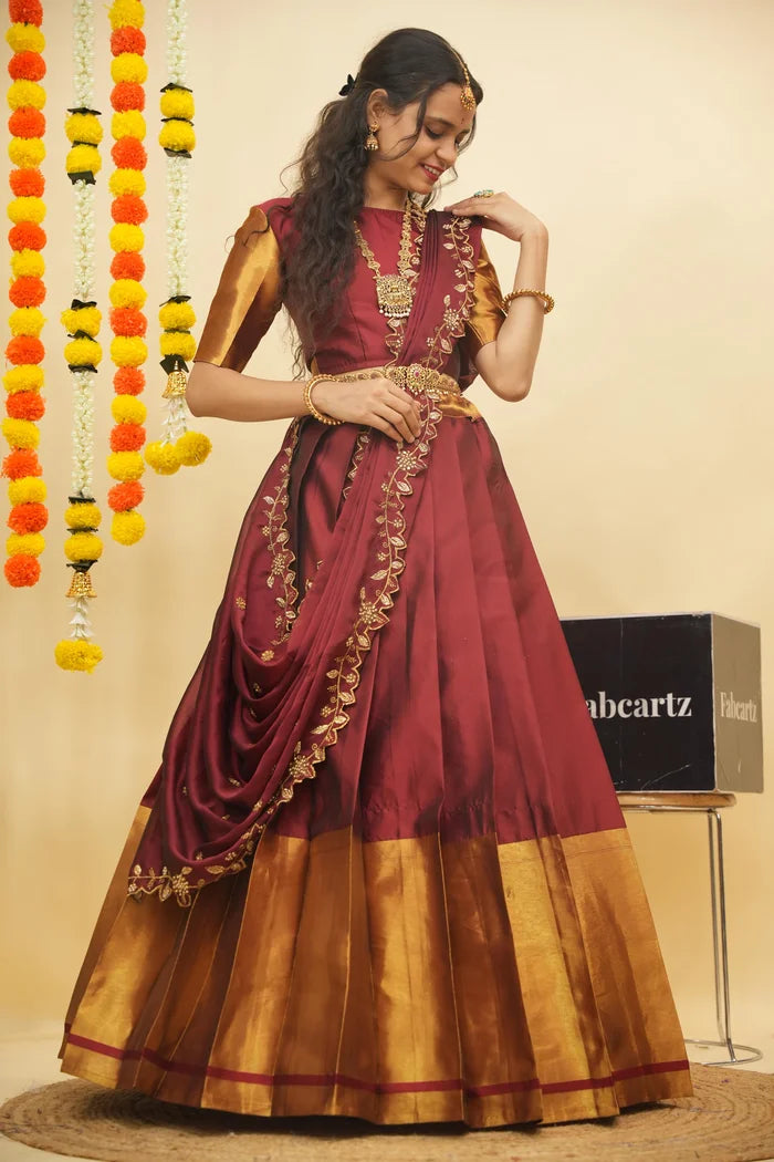 దక్షిణ భారత పండుగ సాంప్రదాయ హాఫ్ చీర (ఛవి)