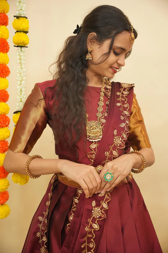 దక్షిణ భారత పండుగ సాంప్రదాయ హాఫ్ చీర (ఛవి)