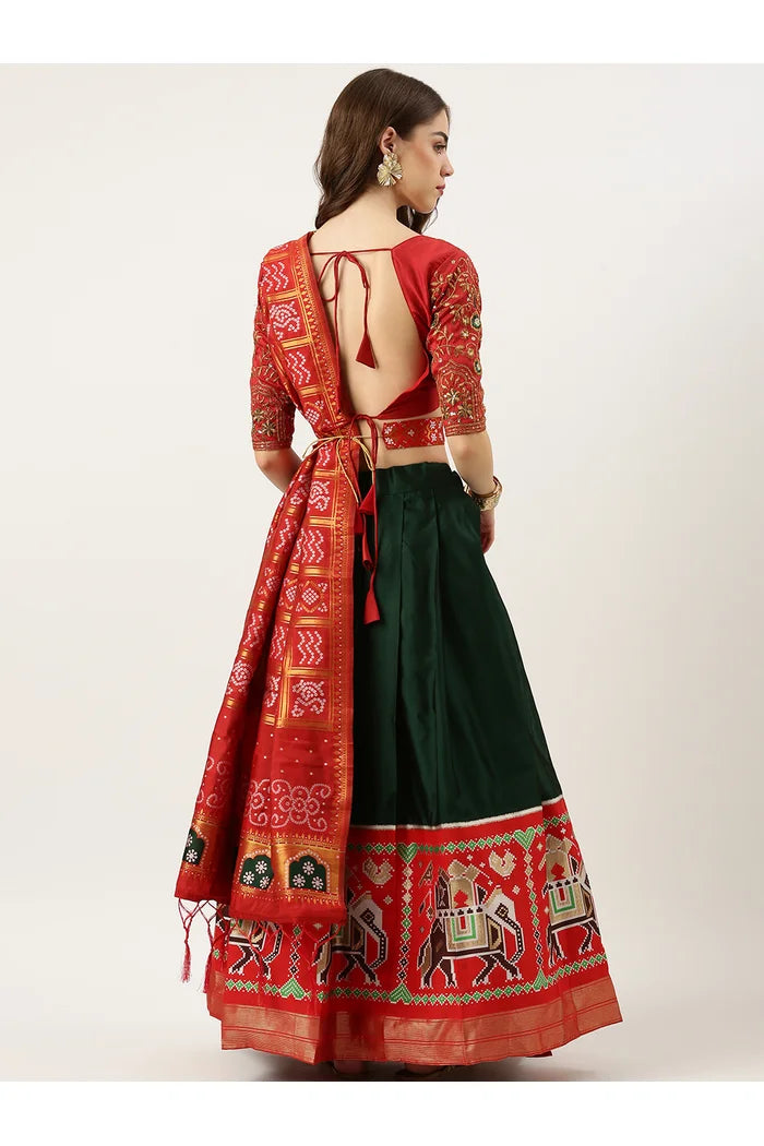 దక్షిణ భారత పండుగ సాంప్రదాయ హాఫ్ చీర (ప్రేక్షు)