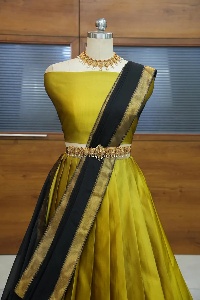దక్షిణ భారత పండుగ సాంప్రదాయ హాఫ్ చీర (ఛవి)