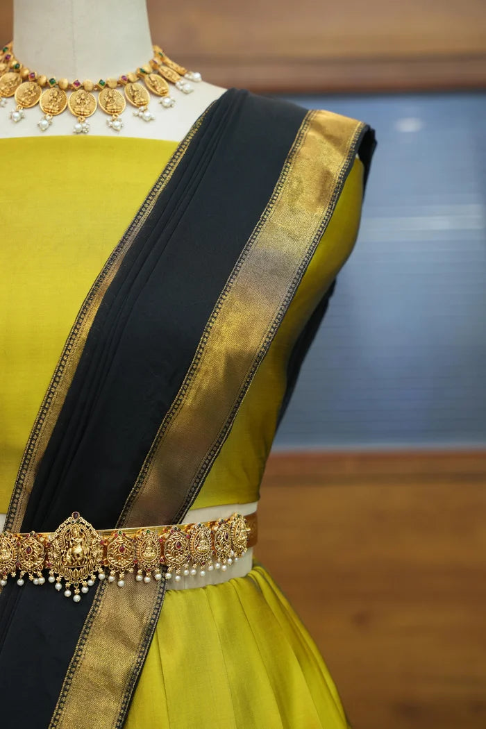 దక్షిణ భారత పండుగ సాంప్రదాయ హాఫ్ చీర (ఛవి)