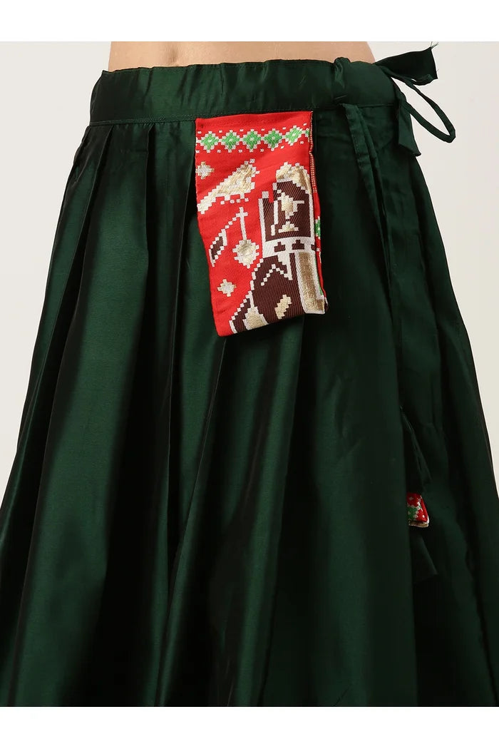 దక్షిణ భారత పండుగ సాంప్రదాయ హాఫ్ చీర (ప్రేక్షు)