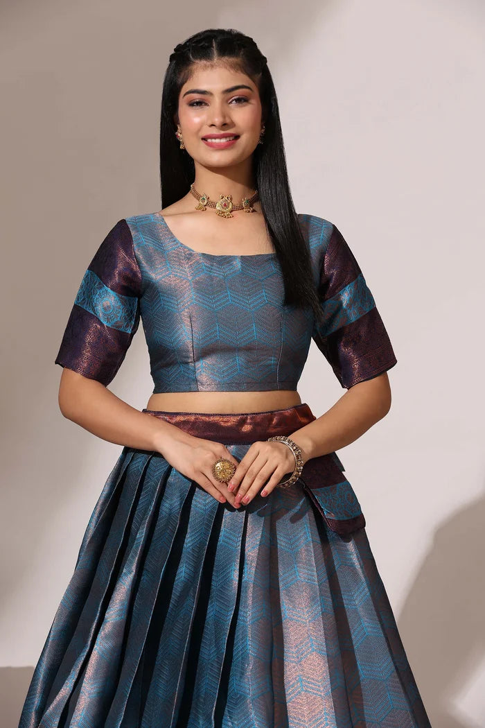 దక్షిణ భారత పండుగ సాంప్రదాయ హాఫ్ చీర (ఛవి)