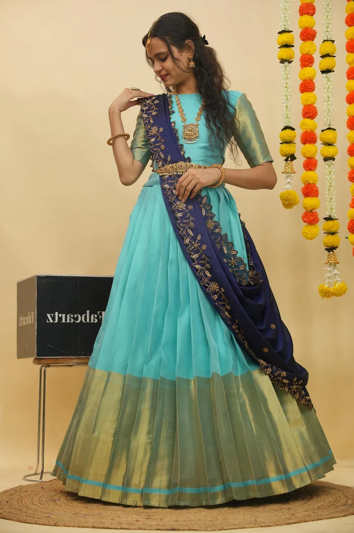 దక్షిణ భారత పండుగ సాంప్రదాయ హాఫ్ చీర (ఛవి)