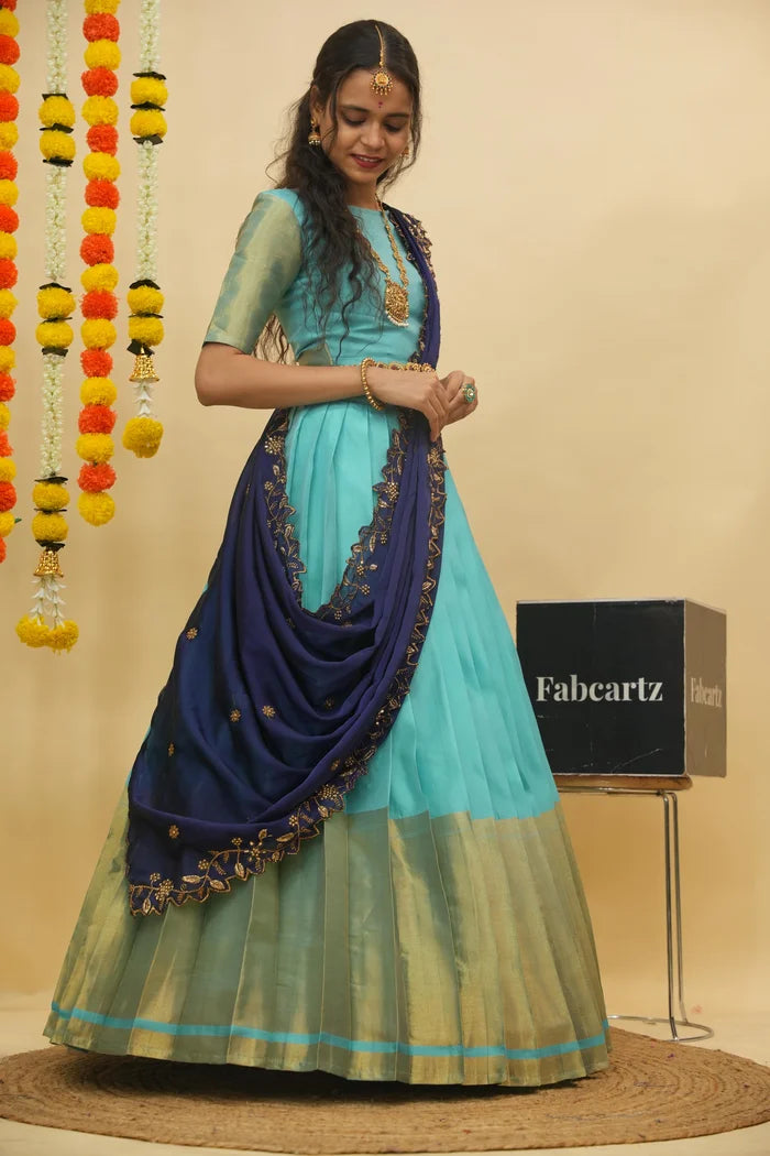 దక్షిణ భారత పండుగ సాంప్రదాయ హాఫ్ చీర (ఛవి)