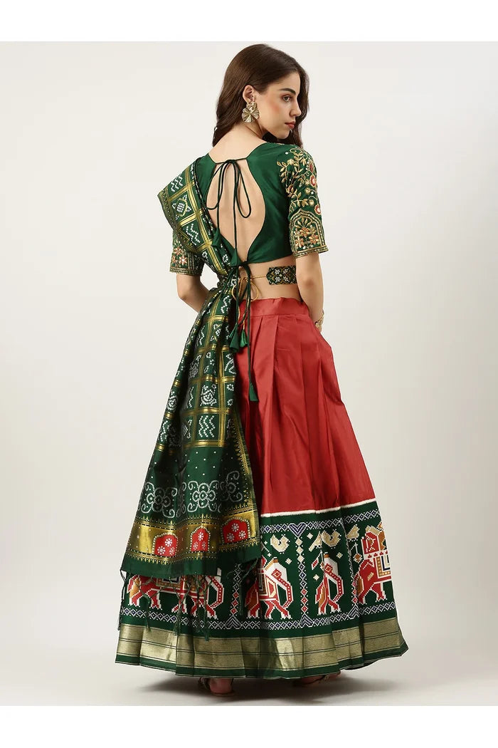 దక్షిణ భారత పండుగ సాంప్రదాయ హాఫ్ చీర (ప్రేక్షు)