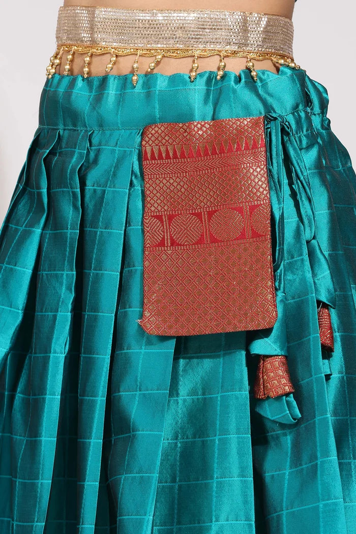 దక్షిణ భారత పండుగ సాంప్రదాయ హాఫ్ చీర(పటోలా)