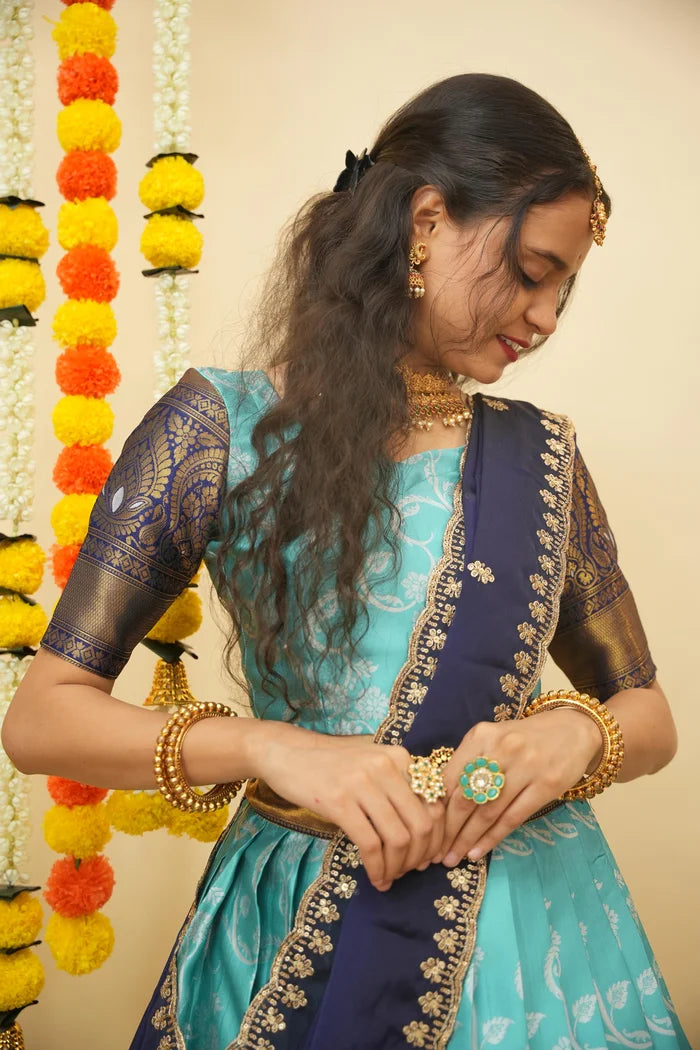 దక్షిణ భారత పండుగ సాంప్రదాయ హాఫ్ చీర (ఛవి)