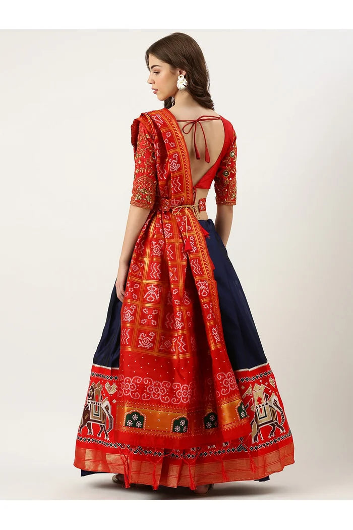 దక్షిణ భారత పండుగ సాంప్రదాయ హాఫ్ చీర (ప్రేక్షు)