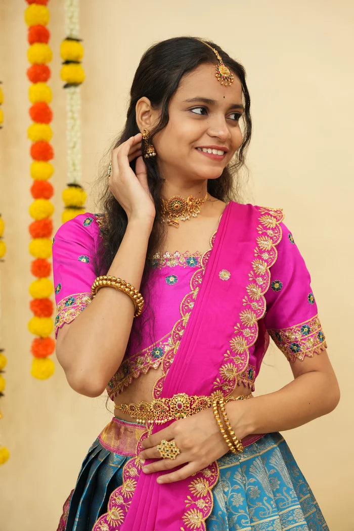 దక్షిణ భారత పండుగ సాంప్రదాయ హాఫ్ చీర (ఛవి)