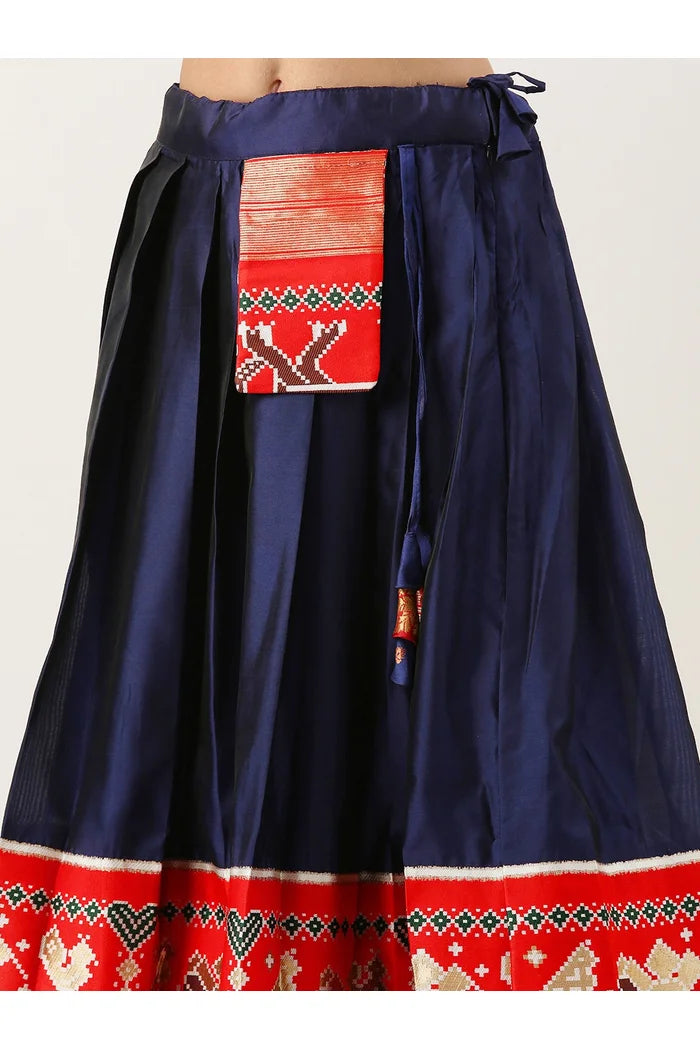 దక్షిణ భారత పండుగ సాంప్రదాయ హాఫ్ చీర (ప్రేక్షు)