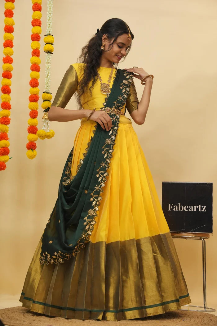 దక్షిణ భారత పండుగ సాంప్రదాయ హాఫ్ చీర (ఛవి)