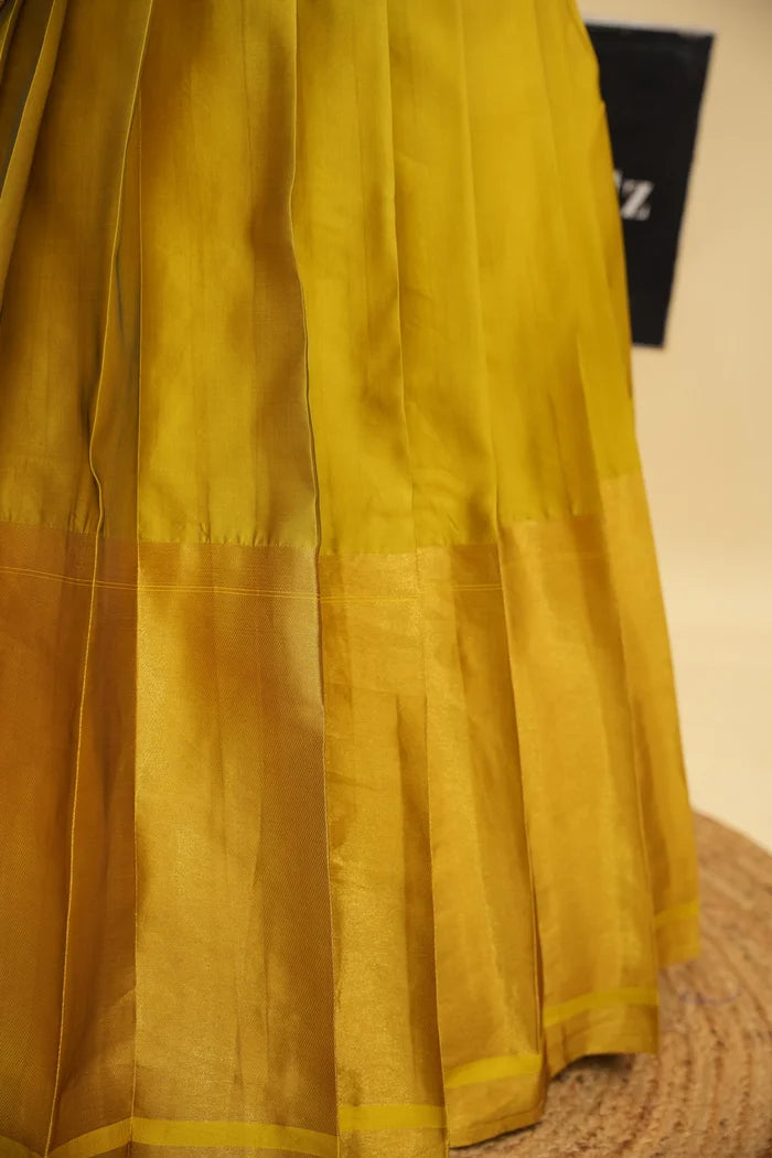 దక్షిణ భారత పండుగ సాంప్రదాయ హాఫ్ చీర (ఛవి)