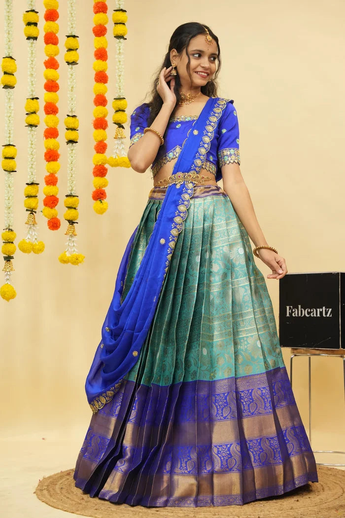 దక్షిణ భారత పండుగ సాంప్రదాయ హాఫ్ చీర (ఛవి)