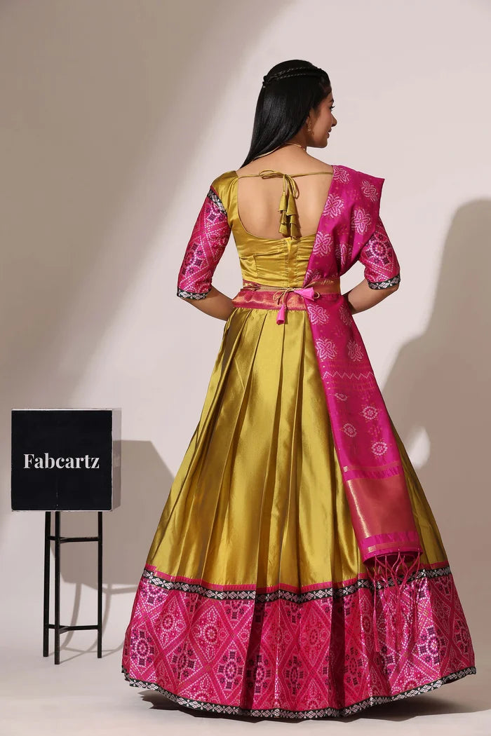 దక్షిణ భారత పండుగ సాంప్రదాయ హాఫ్ చీర (ఛవి)