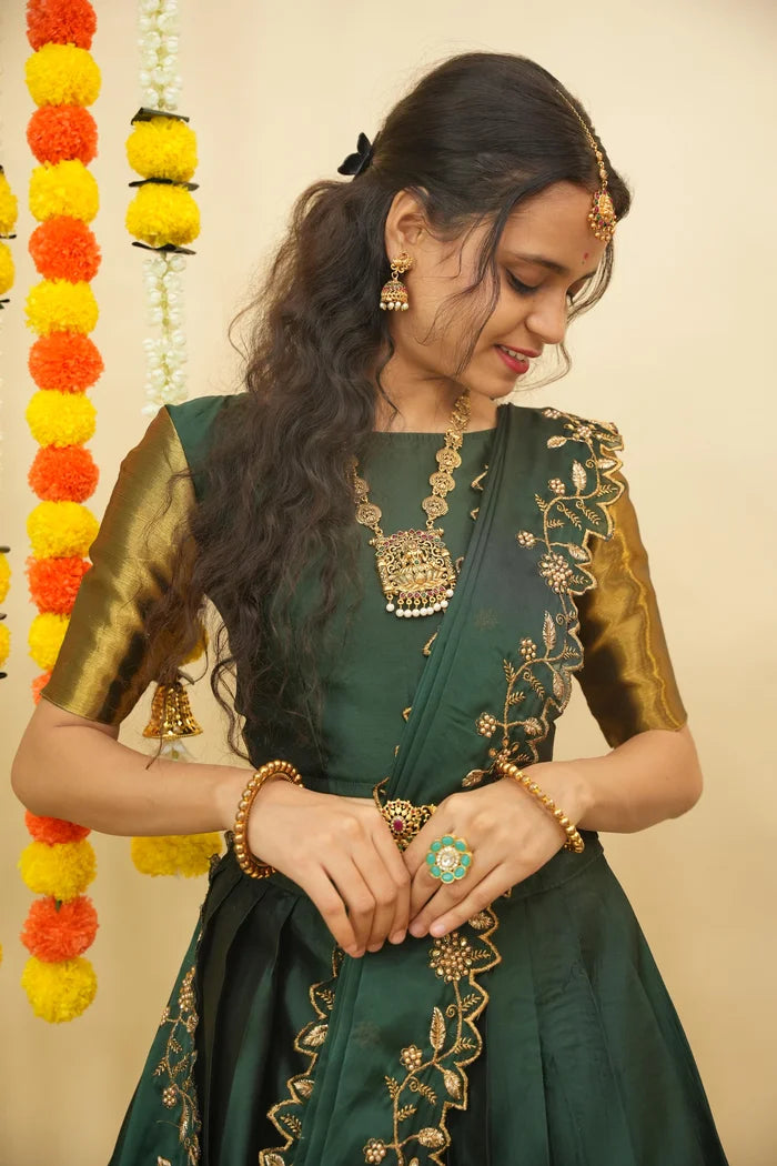 దక్షిణ భారత పండుగ సాంప్రదాయ హాఫ్ చీర (ఛవి)