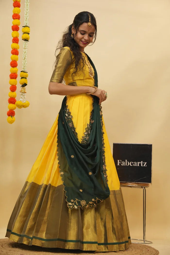 దక్షిణ భారత పండుగ సాంప్రదాయ హాఫ్ చీర (ఛవి)