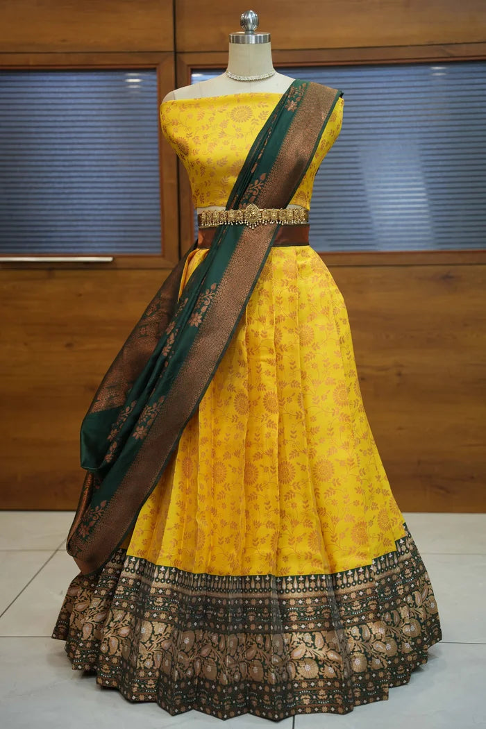 దక్షిణ భారత పండుగ సాంప్రదాయ హాఫ్ చీర (ఛవి)