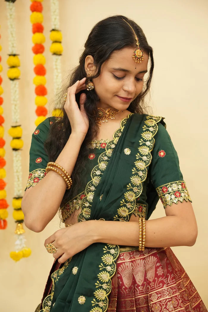 దక్షిణ భారత పండుగ సాంప్రదాయ హాఫ్ చీర (ఛవి)
