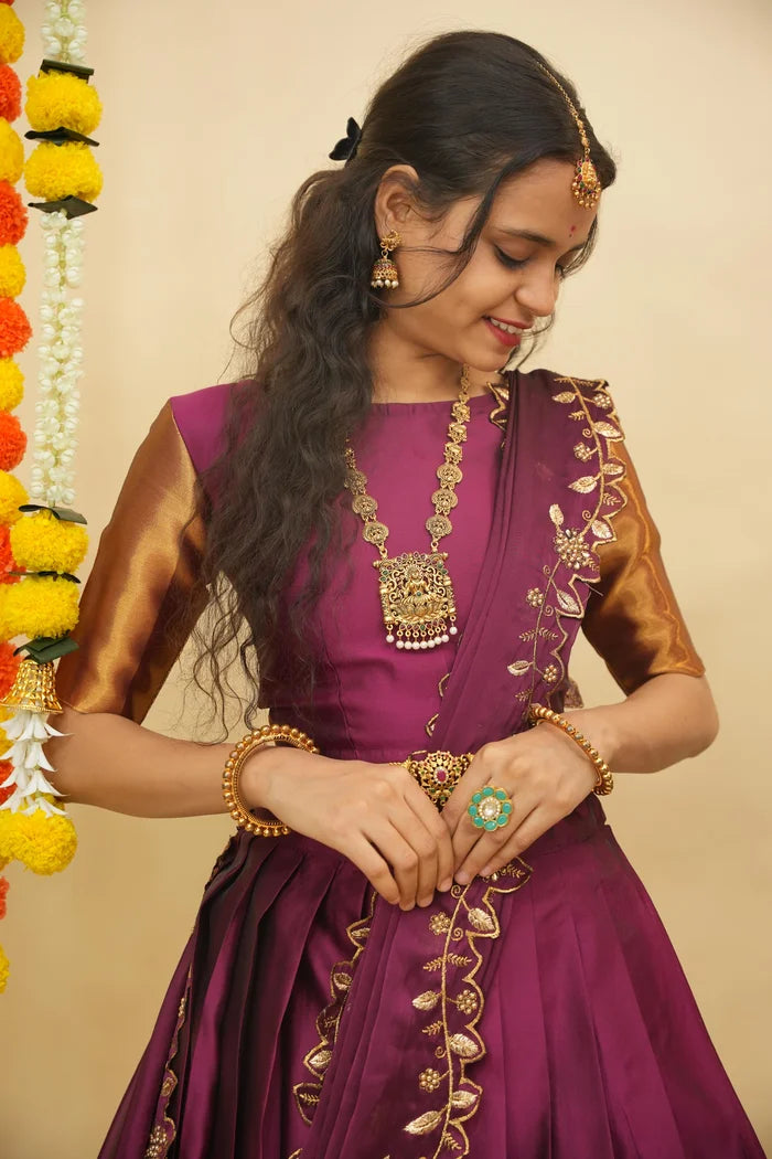 దక్షిణ భారత పండుగ సాంప్రదాయ హాఫ్ చీర (ఛవి)