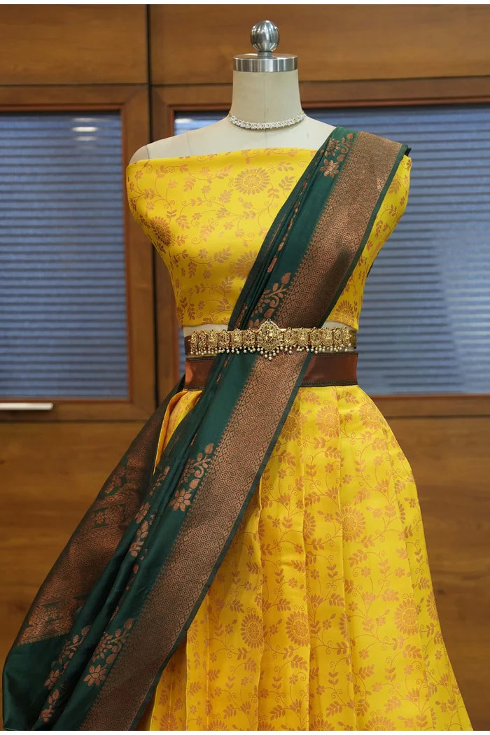 దక్షిణ భారత పండుగ సాంప్రదాయ హాఫ్ చీర (ఛవి)