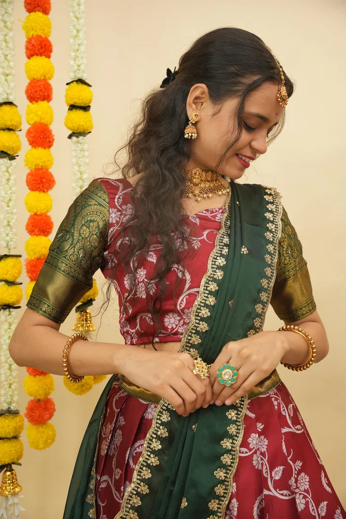 దక్షిణ భారత పండుగ సాంప్రదాయ హాఫ్ చీర (ఛవి)