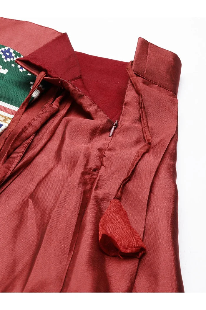 దక్షిణ భారత పండుగ సాంప్రదాయ హాఫ్ చీర (ప్రేక్షు)