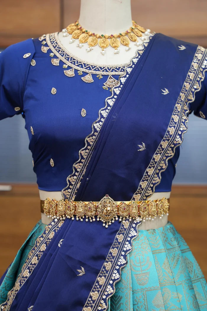 దక్షిణ భారత పండుగ సాంప్రదాయ హాఫ్ చీర (ఛవి)