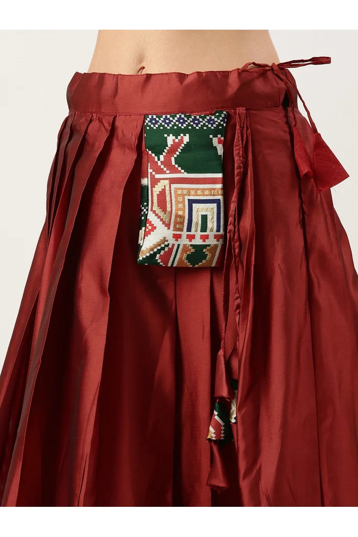 దక్షిణ భారత పండుగ సాంప్రదాయ హాఫ్ చీర (ప్రేక్షు)