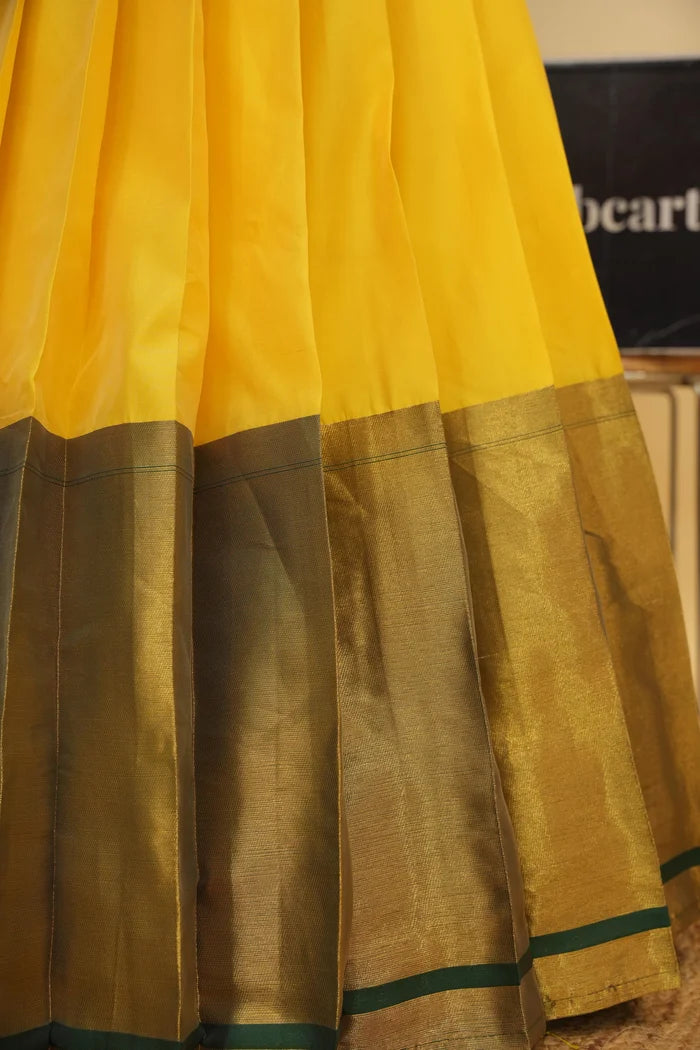 దక్షిణ భారత పండుగ సాంప్రదాయ హాఫ్ చీర (ఛవి)