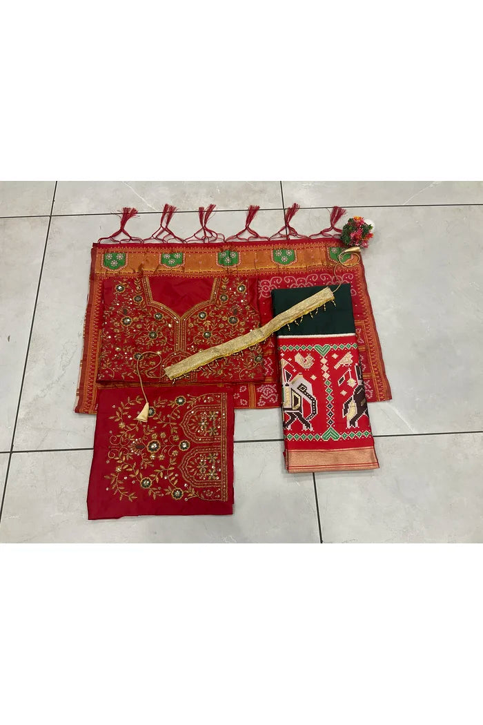 దక్షిణ భారత పండుగ సాంప్రదాయ హాఫ్ చీర (ప్రేక్షు)