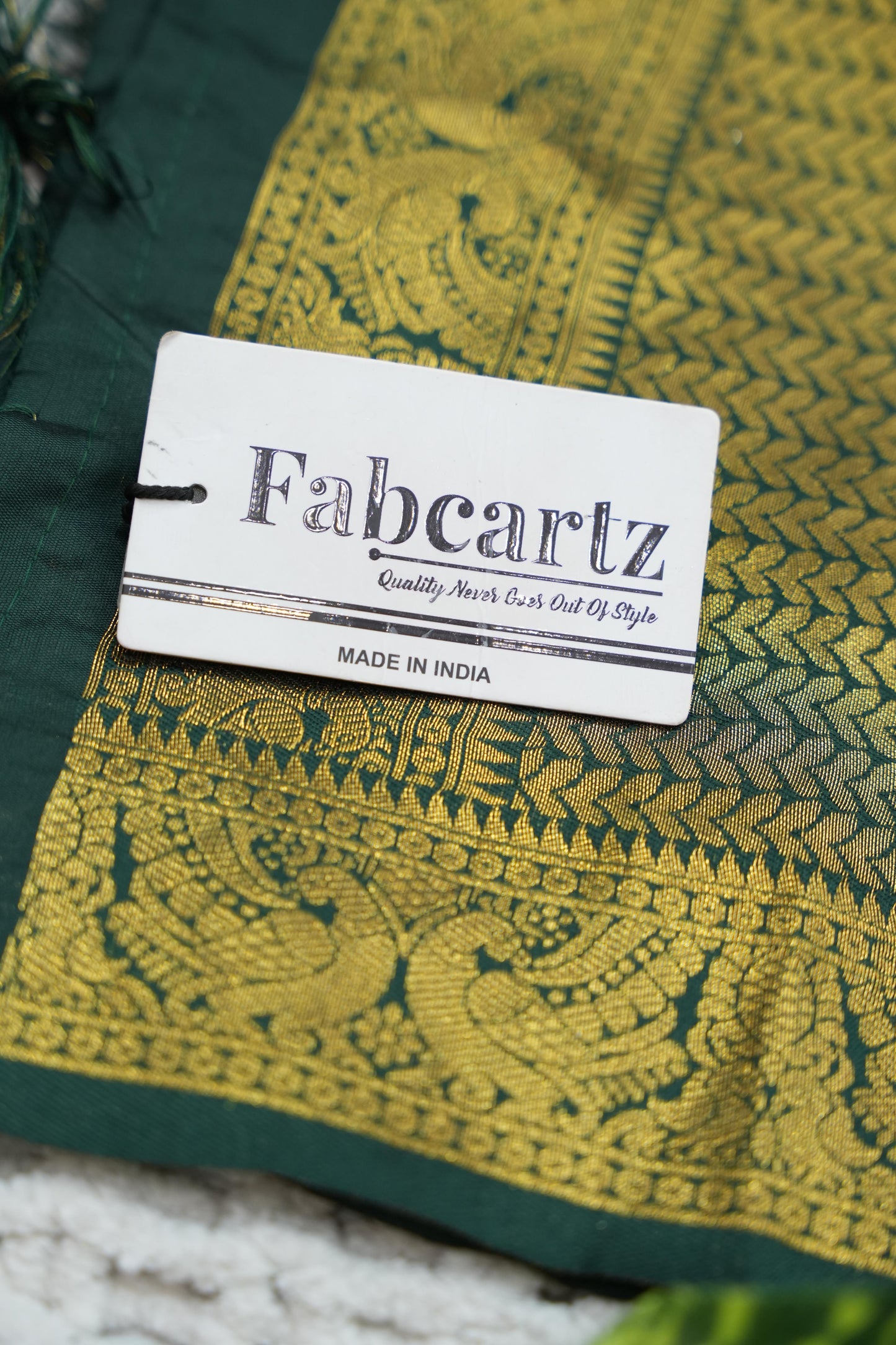 కొత్త కిడ్స్ సాంప్రదాయ దక్షిణ భారత హాఫ్ చీర (అక్కుపట్టు కిడ్స్)