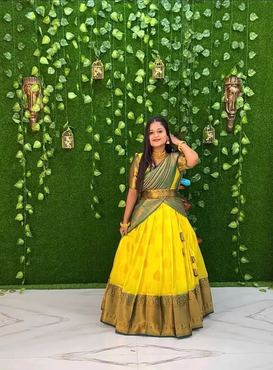 దక్షిణ భారత పండుగ సాంప్రదాయ హాఫ్ చీర (ఛవి)