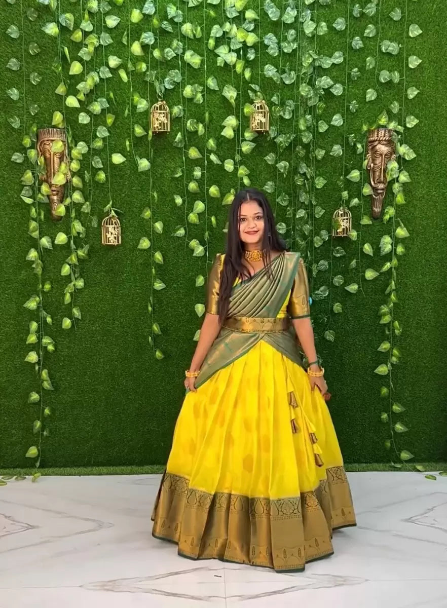 దక్షిణ భారత పండుగ సాంప్రదాయ హాఫ్ చీర (ఛవి)