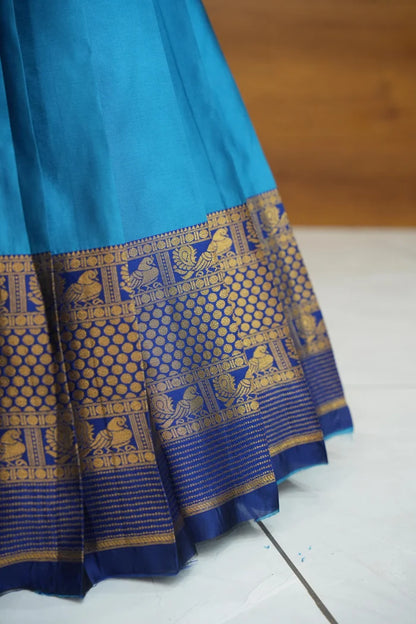 దక్షిణ భారత పండుగ సాంప్రదాయ హాఫ్ చీర (ఛవి) 