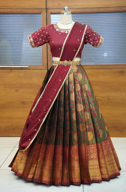 దక్షిణ భారత పండుగ సాంప్రదాయ హాఫ్ చీర (ఛవి) 