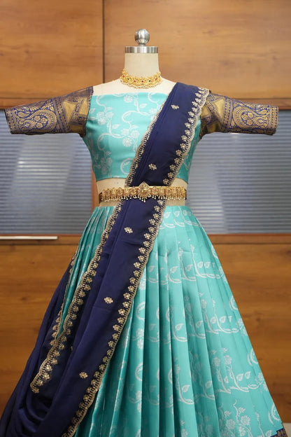 దక్షిణ భారత పండుగ సాంప్రదాయ హాఫ్ చీర (ఛవి) 