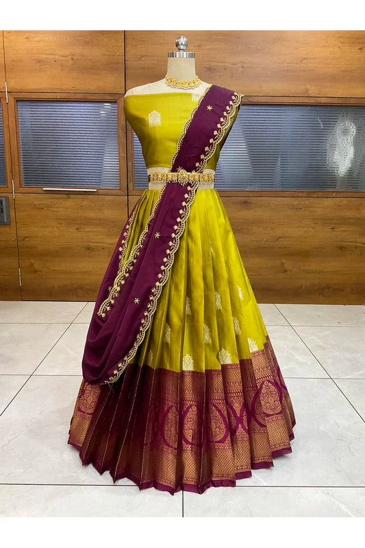 దక్షిణ భారత పండుగ సాంప్రదాయ హాఫ్ చీర (ఛవి) 