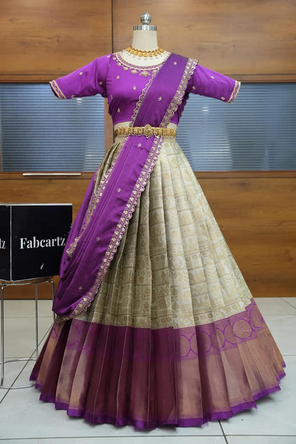 దక్షిణ భారత పండుగ సాంప్రదాయ హాఫ్ చీర (ఛవి) 