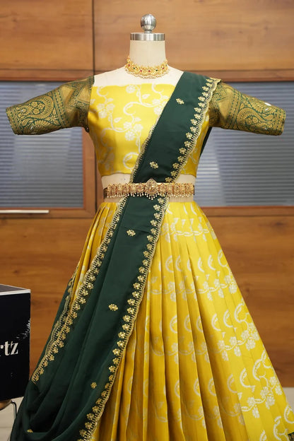 దక్షిణ భారత పండుగ సాంప్రదాయ హాఫ్ చీర (ఛవి) 