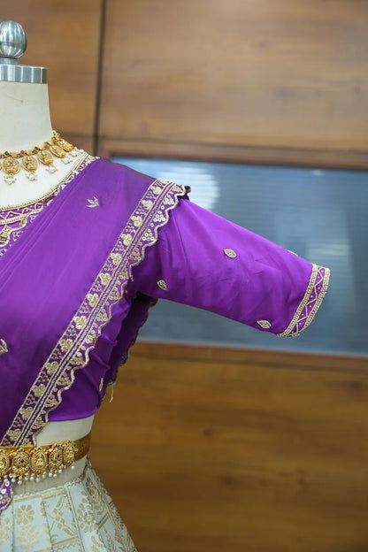 దక్షిణ భారత పండుగ సాంప్రదాయ హాఫ్ చీర (ఛవి) 