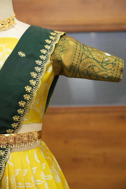 దక్షిణ భారత పండుగ సాంప్రదాయ హాఫ్ చీర (ఛవి) 
